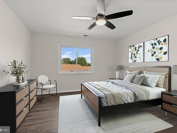 4th image of 1001 Scarlett Oak Ct #2B