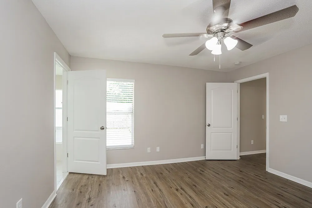 4 bed, 2.0 bath, 1459 sqft, $3,770 — Photo 4