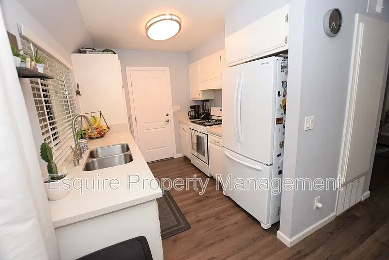 3 bed, 1.5 bath, 1238 sqft, $2,995 — Photo 4