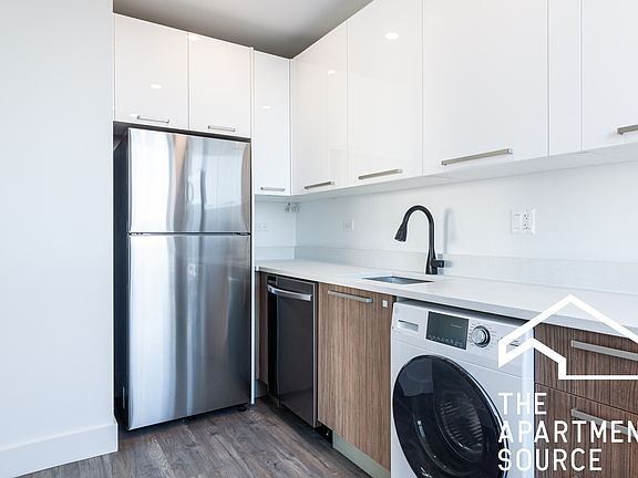 2nd image of 941 W Carmen Ave APT 402