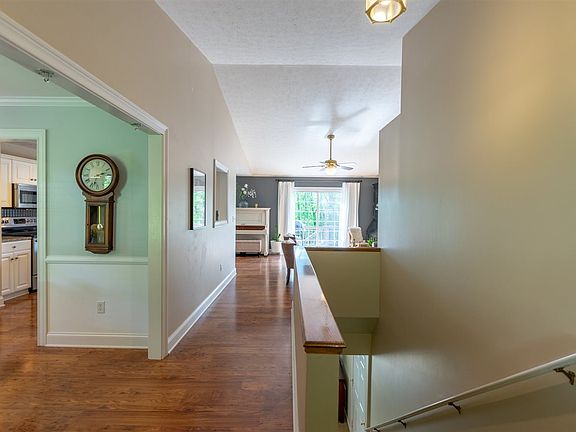 3rd image of 1228 Woodcrest Cir