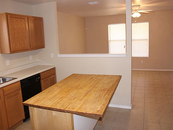 4th image of 2805 Meadow Bluff Dr