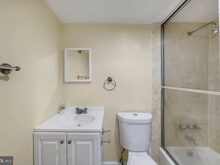 950 25th St NW #704 — Photo 15