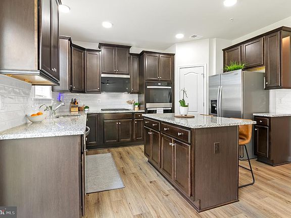 3rd image of 10711 Meridian Hill Way