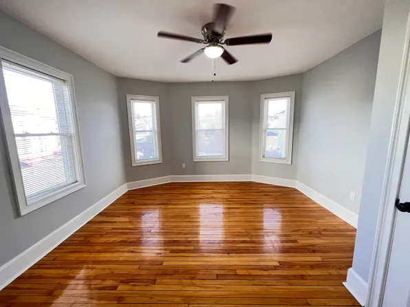12 Winfield St APT 3R, Worcester, MA 01610
