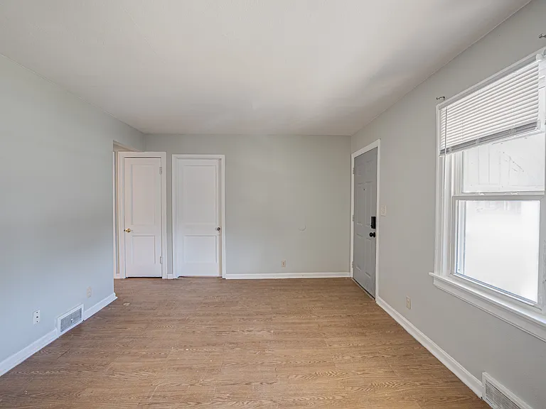 2208 Fremont St — Photo 4