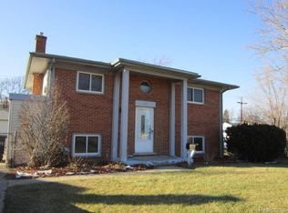 1010 S Carlson St, Westland, MI 48186