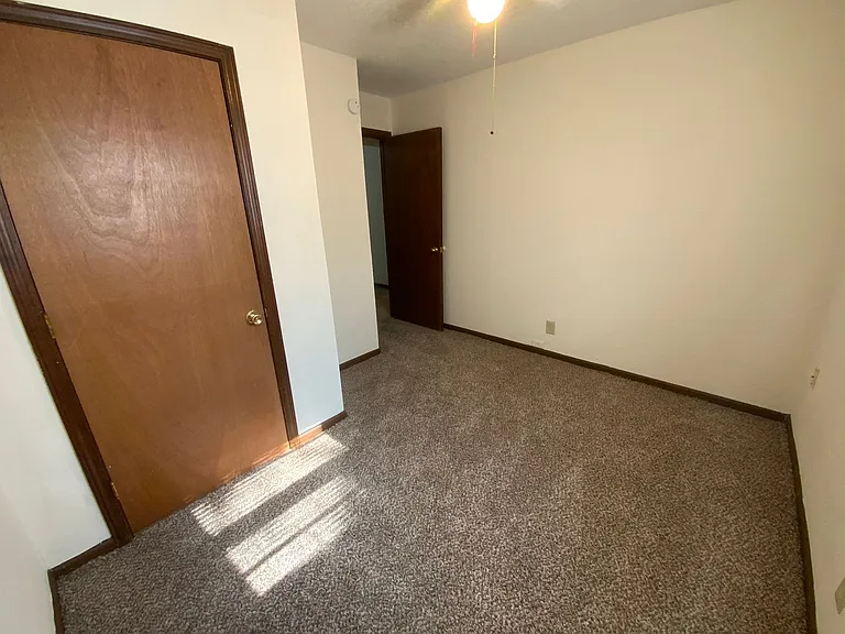 560 N East Park Ln — Photo 56