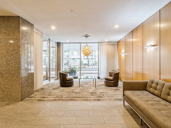 2nd image of 2930 N Sheridan Rd APT 202