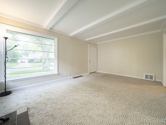 5th image of 1707 Burke Ave NE