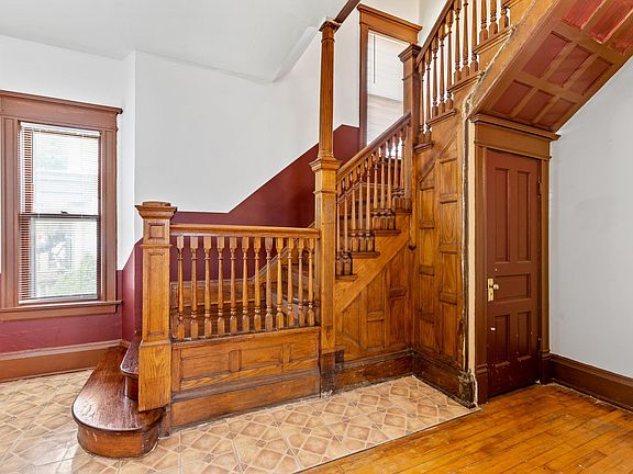 4th image of 2816 W Juneau Ave