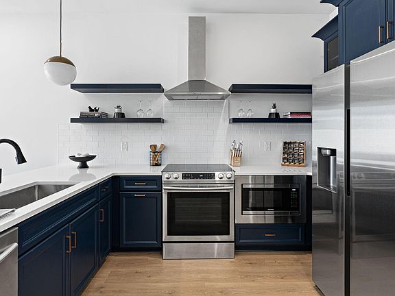 5th image of 404 Douglas Ave #205