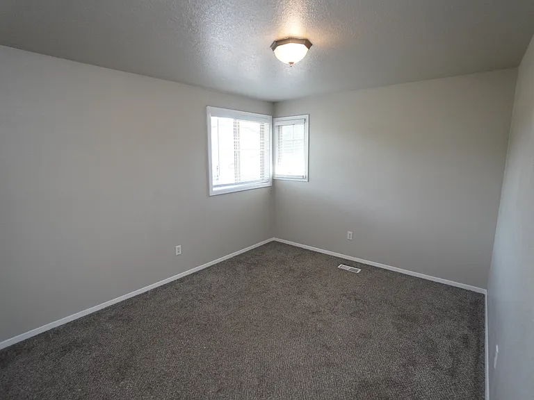 698 S Berwick Dr — Photo 24