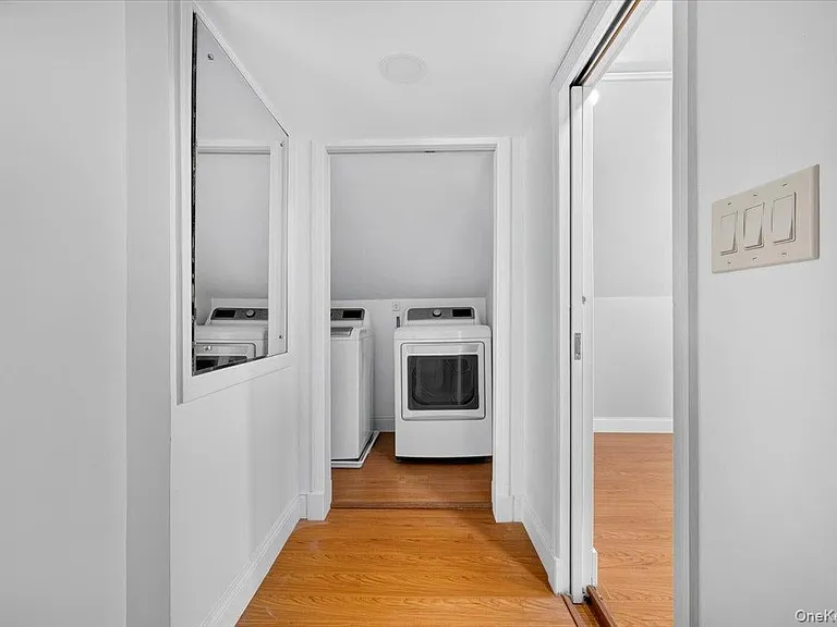 1155 Webster Ave — Photo 23
