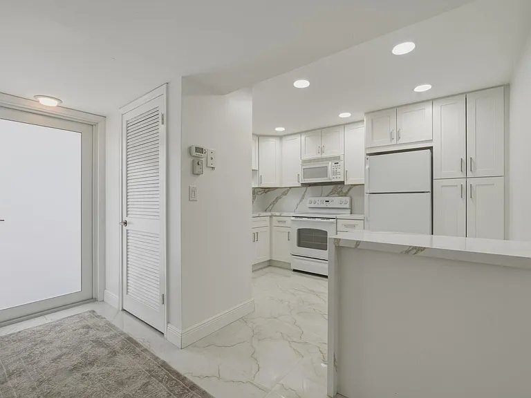 371 S Hollybrook Dr #106 — Photo 10