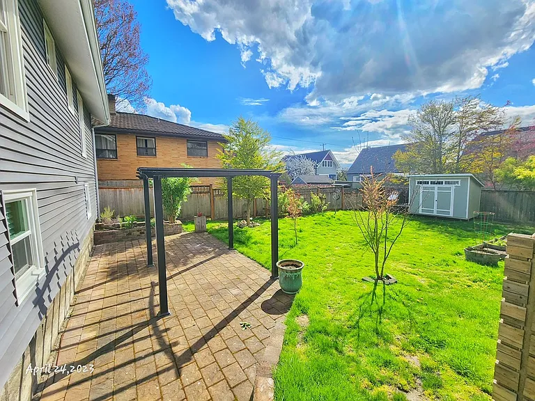 7517 Brooklyn Ave NE — Photo 18