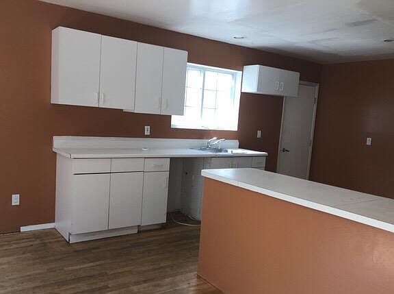 4th image of 8 Laura Ct