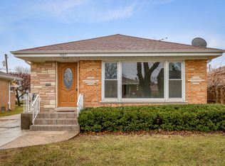 7017 W Birchwood Ave, Niles, IL 60714