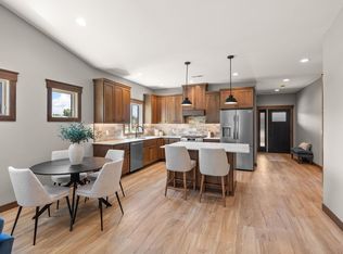 1060 Legend Ln, River Falls, WI 54022
