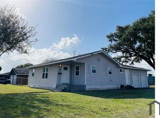 431 N 6th St, La Porte, TX 77571