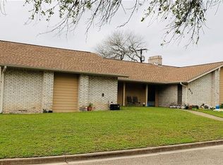 613 E Royal Oaks Dr, Marlin, TX 76661