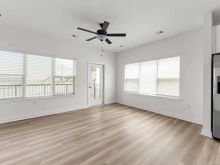 45 at Creekside Apartments — Photo 10