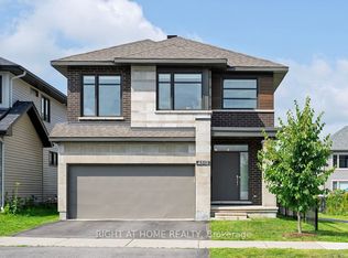 4512 Kelly Farm Dr, Ottawa, ON K1X 0E7