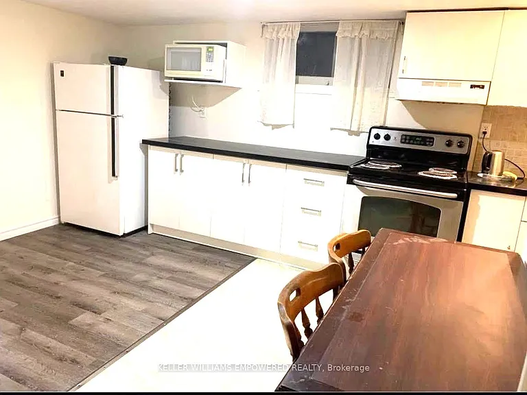 36 Halsey Ave — Photo 2