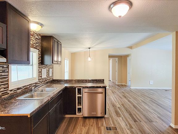 5th image of 210 WALKUP Street