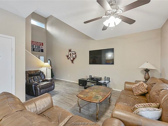 3rd image of 1327 Canyon Creek Cir