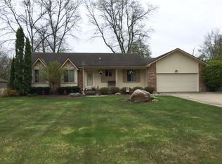 3320 Wallingford Dr, Grand Blanc, MI 48439