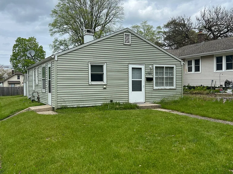 1701 E Donald St — Photo 1