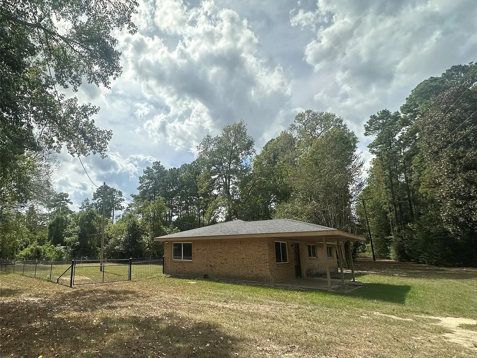 3 bed, 1.5 bath, 1175 sqft, $1,300 — Photo 3