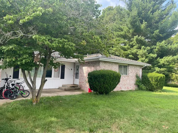 8486 S Hillcrest Dr, Berrien Springs, MI 49103