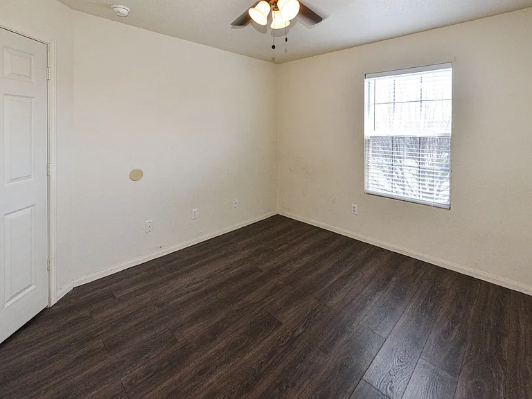 2305 Riley Dr — Photo 16