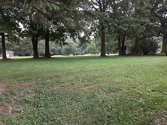 Back of house view of golf course