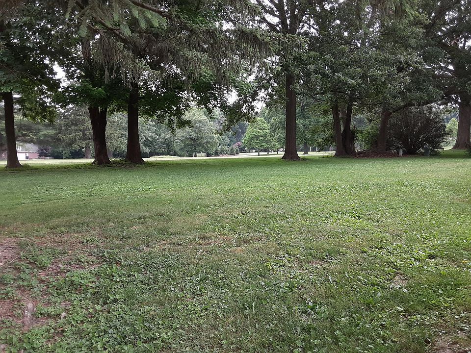 Back of house view of golf course