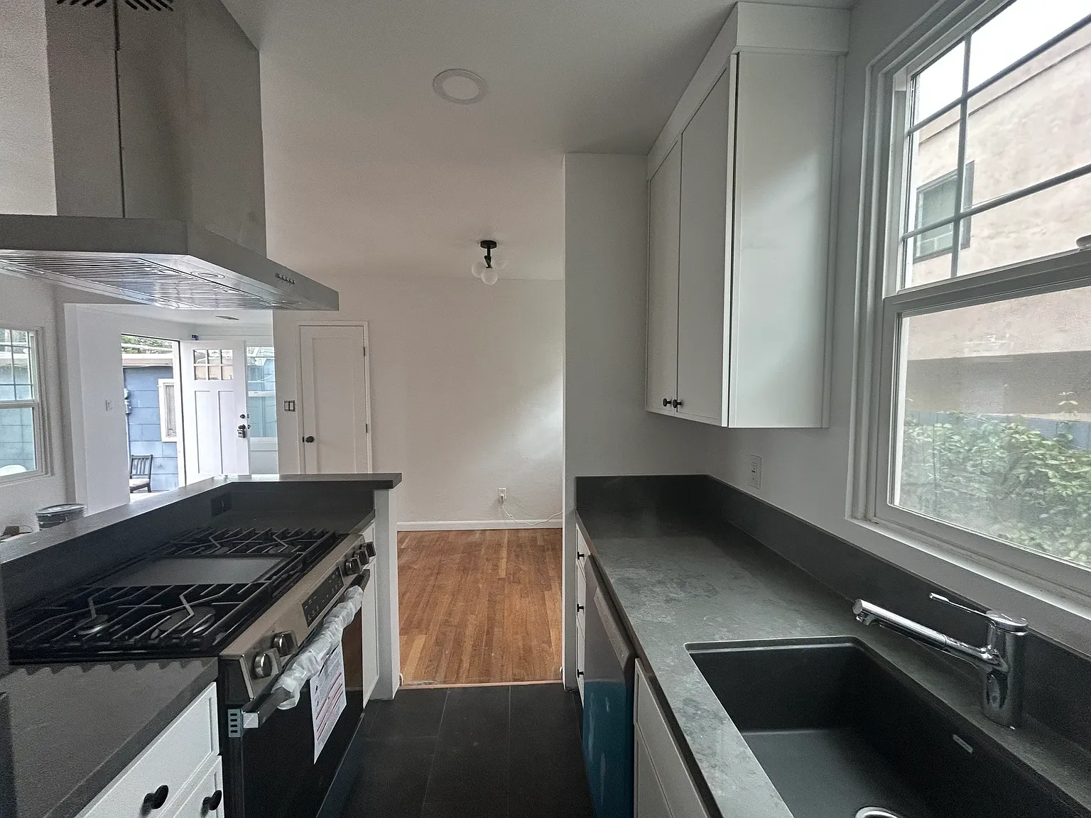 1 bed, 600 sqft, $2,495 — Photo 2