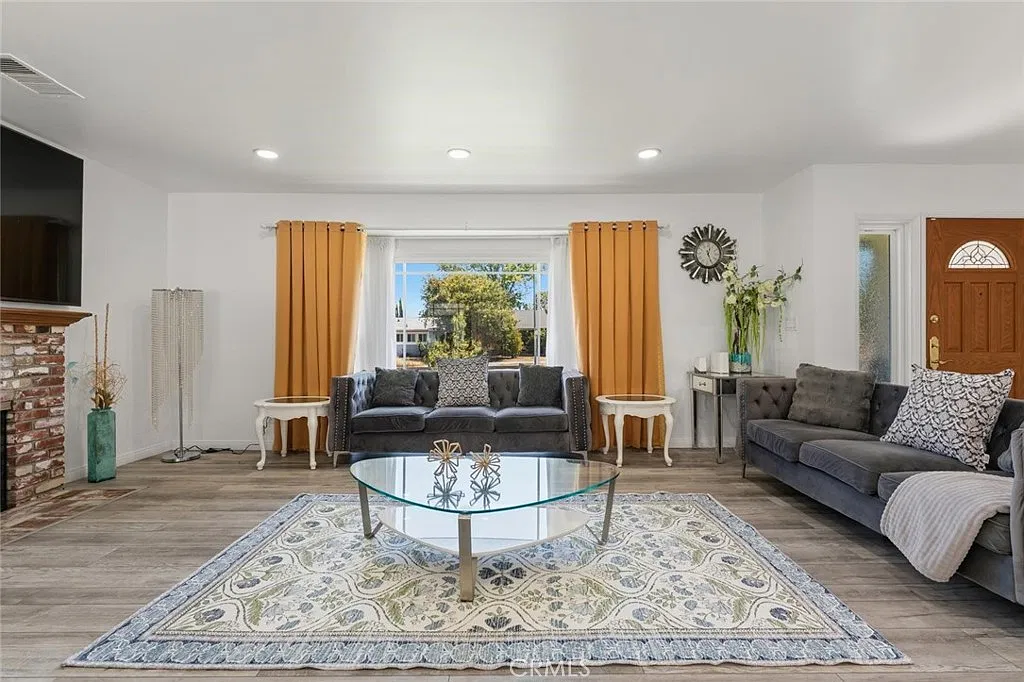 3 bed, 1502 sqft, $4,950 — Photo 1
