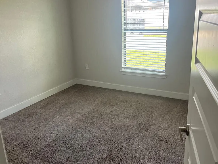 216 Heritage Park Ln — Photo 9