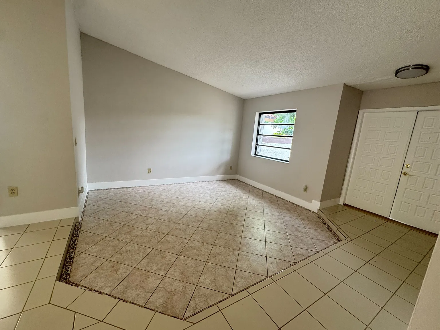 4 bed, 2142 sqft, $3,600 — Photo 2