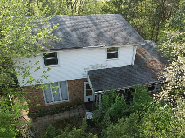 7007 Johnson Rd, Hebron, IL 60034