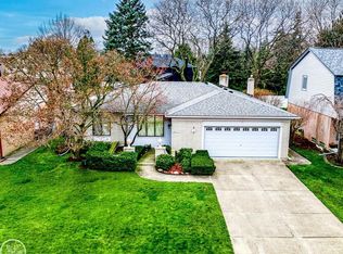 39171 Baroque Blvd, Clinton Township, MI