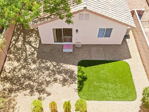 3rd image of 520 Bernini St