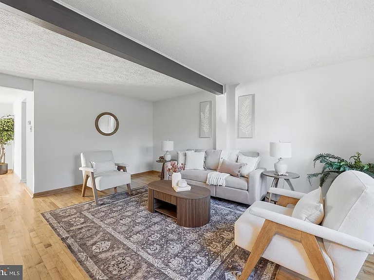 7619 Nutwood Ct — Photo 2