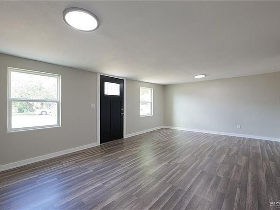 3rd image of 702 N North St