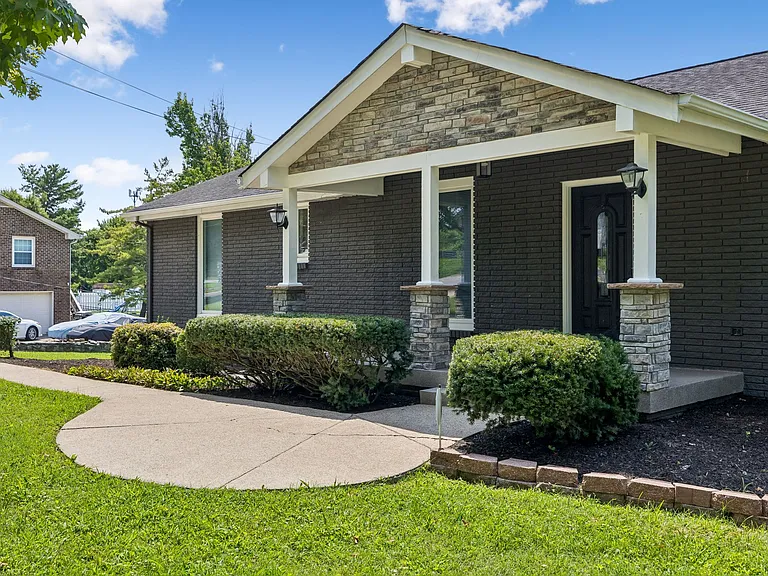 326 Draper Cir — Photo 3