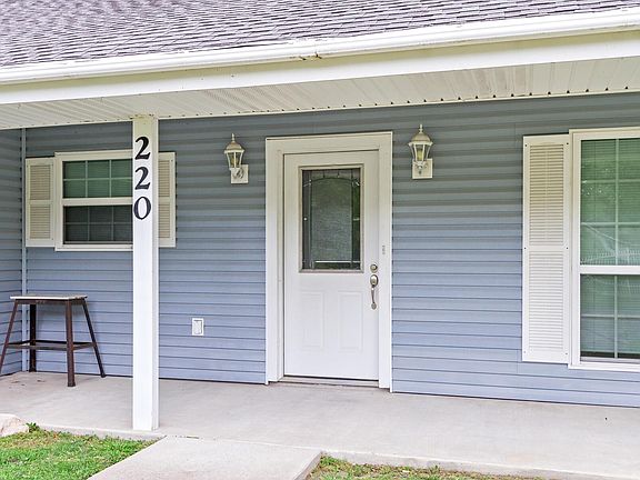 4th image of 220 Cunningham Ave