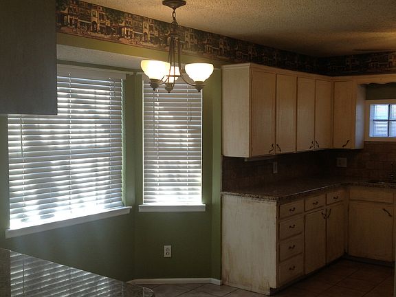 3rd image of 3333 Cimmaron Ave