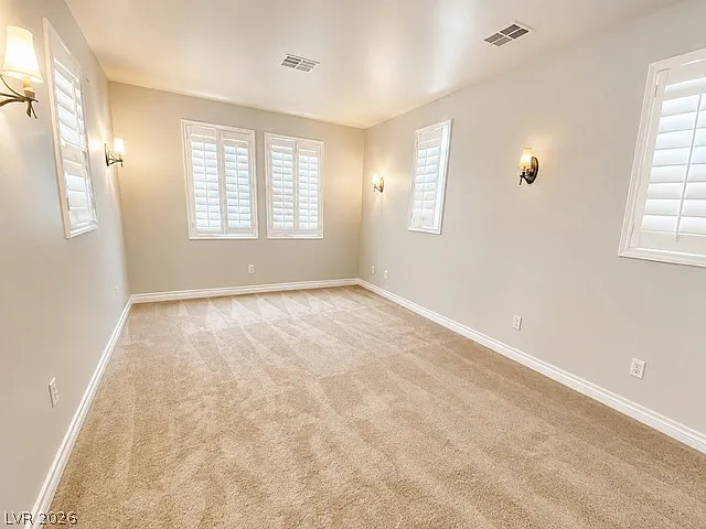 6 bed, 4.0 bath, 3331 sqft, $2,900 — Photo 2